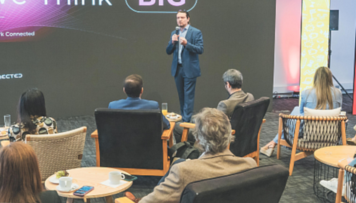 innovation-summit-salon-716.png