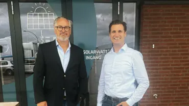 Detlef-Neuhaus-CEO-l-and-Pol-Spronck-Solarwatt-1200x805-jpg.webp