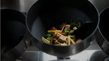 aitme-robotic-kitchen-close-up-food-716-jpg.webp