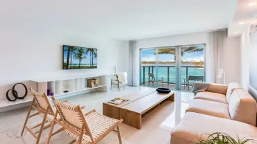 Beach-Haus-Full-Room-13687-jpg.webp
