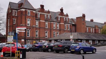 1620px-Kingston_Hospital_-_geograph.org_.uk_-_5606929.jpg