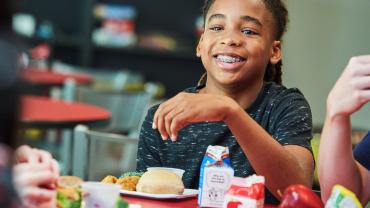 school-cafe-boy-eating-lunch-with-friends-1432-906.jpg