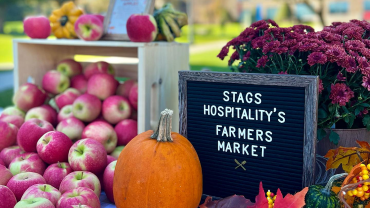 stags-farm-market-fall-1432-906.png