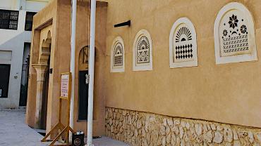 1024px-Ahmadia_School_Entrance_.jpg