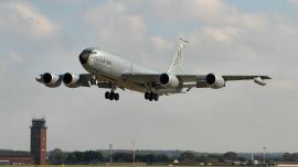 2048px-KC-135_Stratotanker_-_RAF_Mildenhall_15480012306.jpg