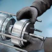 ARTIKA-Series-Submerged-pump-during-assembly.jpg_ico500-jpg.webp