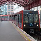 1024px-DLR_unit_135_entering_Canary_Wharf_station_bound_for_Bank.jpg