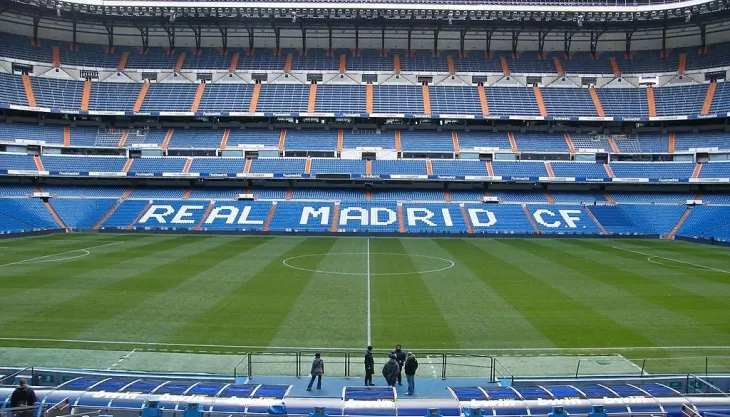 The_Santiago_Bernabeu_Stadium_-_U-g-g-B-o-y-jpg-webp.webp