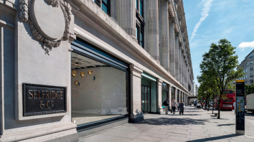 Selfridges Oxford Street - Front of Store, Window 2. (Photography by Andrew Meredith).