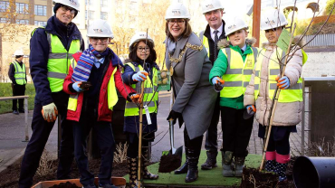 Roddy Yarr, Assistant Director of Estates Services at the University of Strathclyde (Left adult ), Glasgow Lord Provost Eva Bolander (Centre adult) Hugh Thompson, Project Director for Vital Energi (Ri